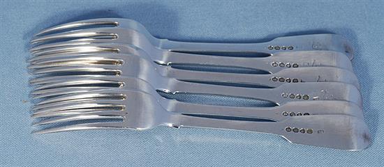 A set of six George IV silver fiddle pattern table forks, Length 202 mm, weight 14.5oz/465 grms